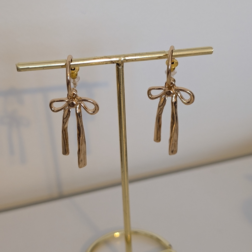 Elegant Gold Bow Earrings